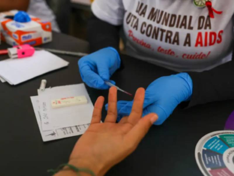Desinformação sobre HIV dificulta tratamento e aumenta preconceito