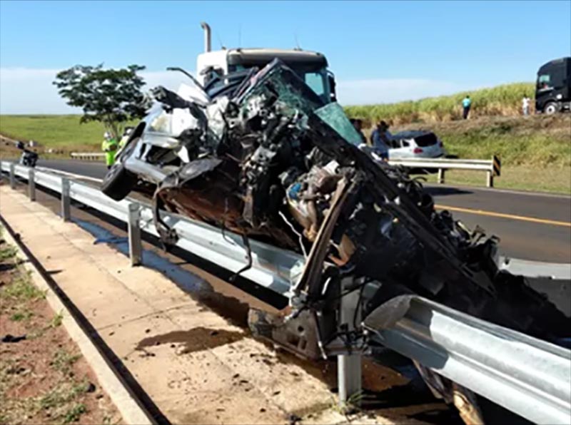 Mulher morre em acidente com três carros na SP-294 em Jaú