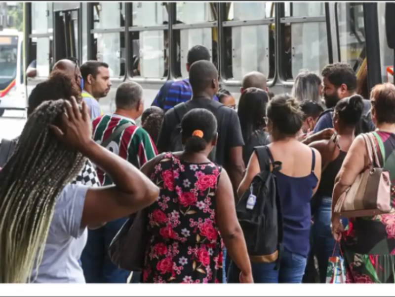 Taxa de desemprego fica em 6,6% no trimestre encerrado em abril