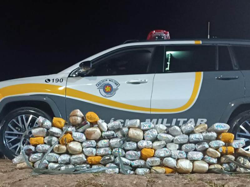 Tático Ostensivo Rodoviário prende traficante com haxixe em fundo falso em Santa Cruz do Rio Pardo