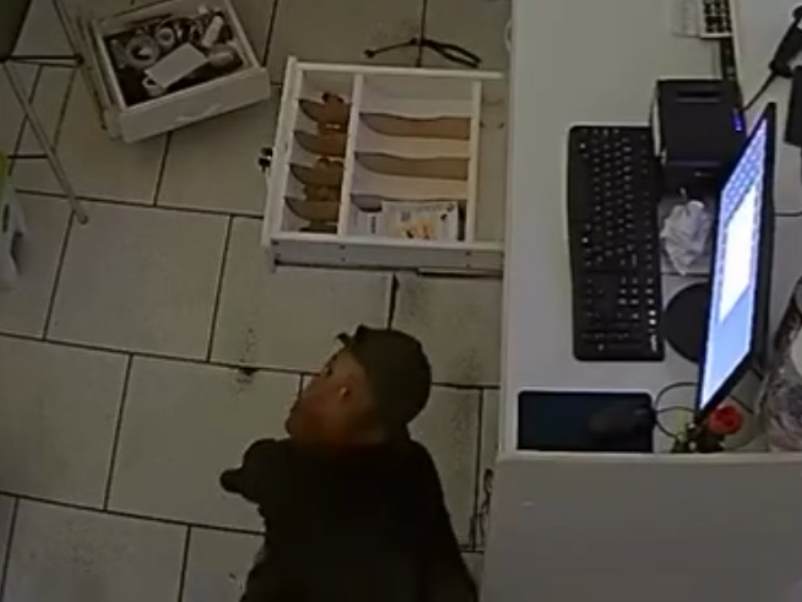 Ladrão invade e furta dinheiro e objetos de loja de roupas infantis no centro de Paraguaçu Paulista