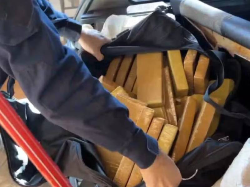 PRF apreende quase 50 kg de droga após perseguição em Ourinhos