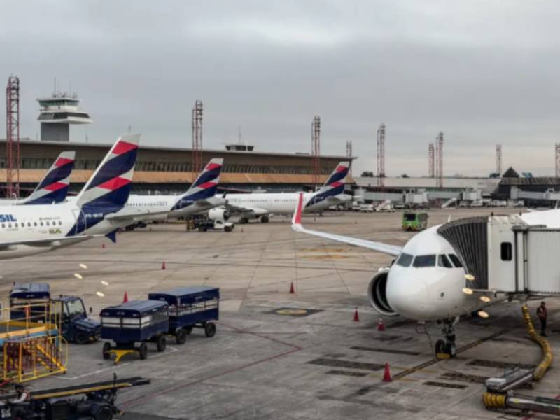 Anvisa atualiza regras de segurança sanitária para aviões e aeroportos