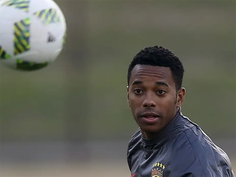 STJ decidirá em março se Robinho cumprirá pena por estupro no Brasil