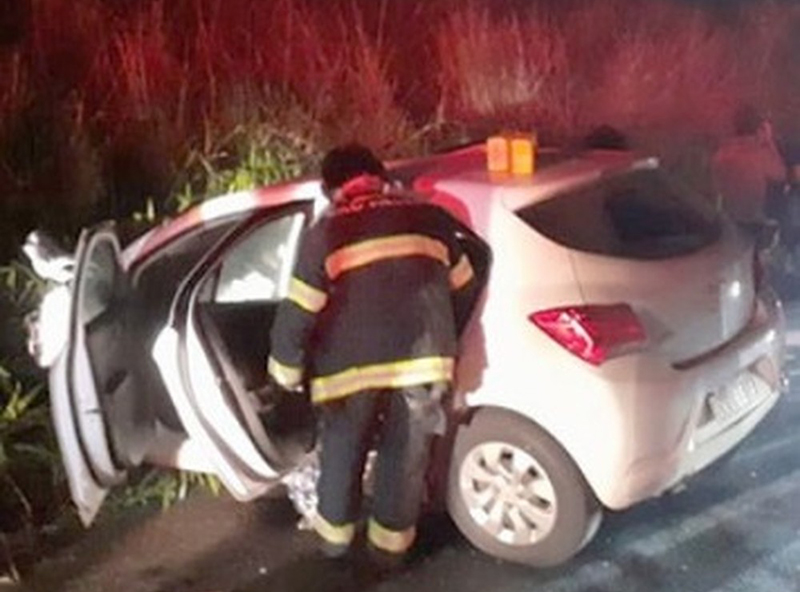 Casal morre carbonizado após batida frontal entre carros na SP-294, em Parapuã