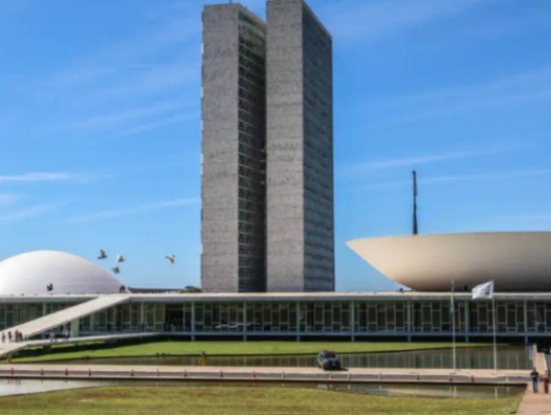 Senado aprova pena maior a quem fornecer drogas ou bebidas a menores
