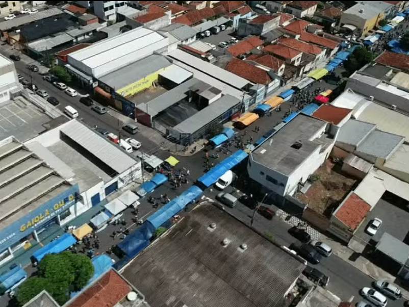 Homem é baleado enquanto comia pastel em feira no Centro de Bauru