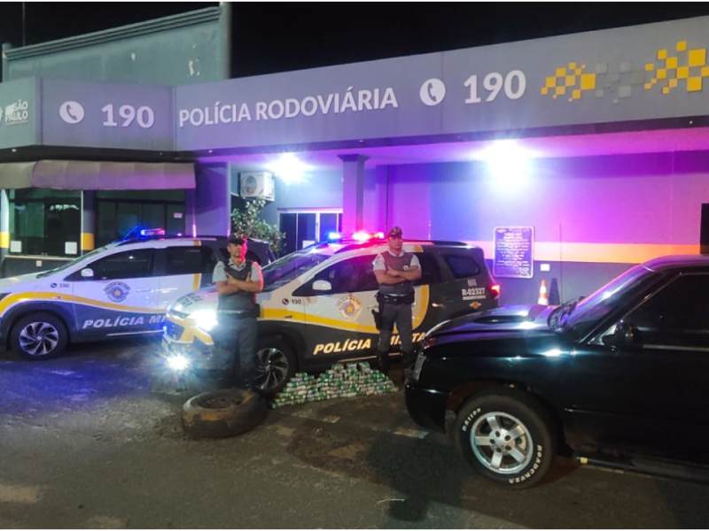 Homem é preso em Bastos após ser flagrado com maconha escondida no estepe do carro