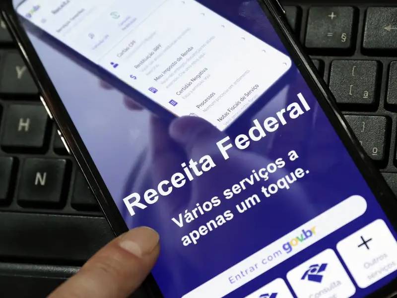 Receita paga nesta sexta maior lote de restituição do IR da história