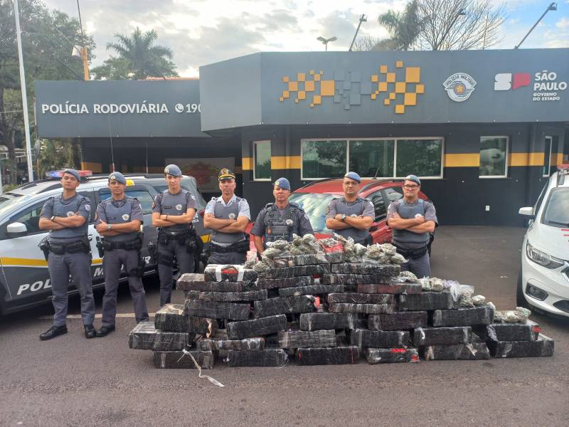 Mulher é presa transportando grande quantidade de maconha em rodovia de Marília