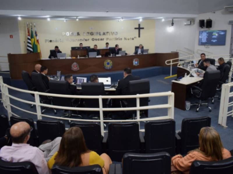 Vereadores aprovam 20 requerimentos com questionamentos ao Prefeito Antian