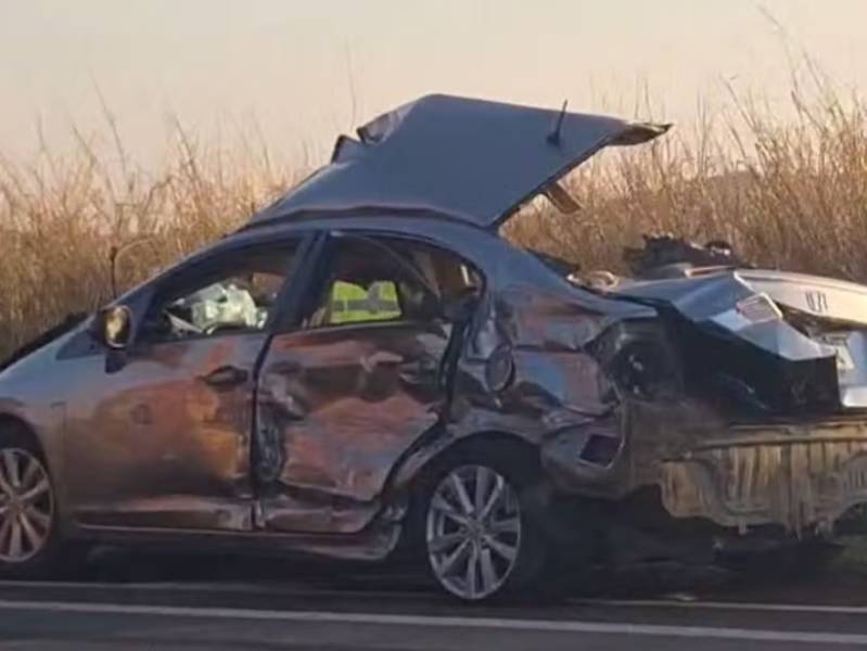 Duas pessoas morrem em acidente entre carro, ônibus e caminhão na SP-261 em Macatuba