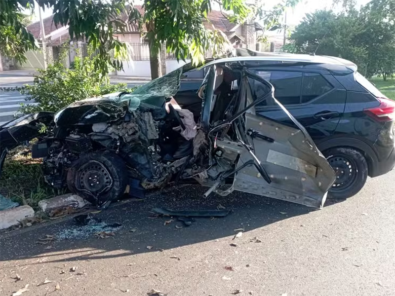 Homem é socorrido após fugir de hospital psiquiátrico e sofrer acidente com carro furtado em Jaú