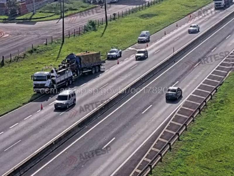 Motorista morre em acidente entre caminhão e carreta em Assis