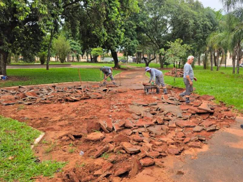 Prefeitura inicia instalação de quadras de areia na Praça do Panambi e no Ginásio Zé do Pito