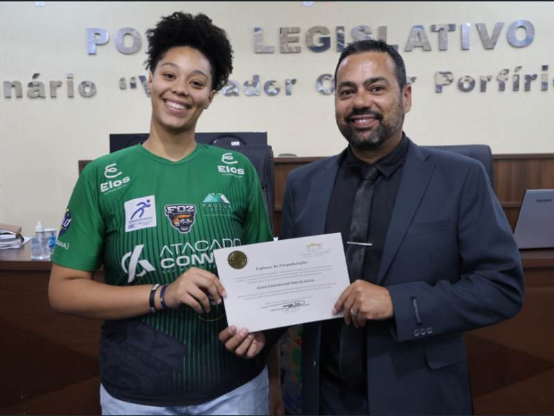 Moção do vereador Fábio Santos parabeniza a campeã de basquete Maria Fernanda de Souza