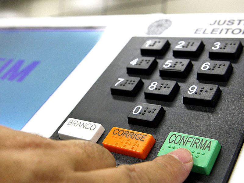 Câmara conclui votação da PEC da reforma eleitoral em segundo turno
