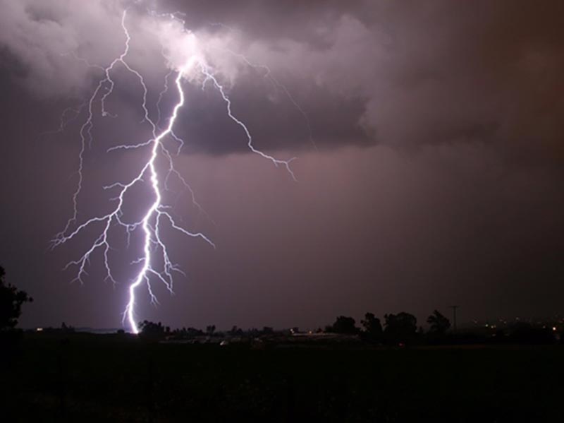 Mais de 12 mil raios atingiram a região durante tempestade