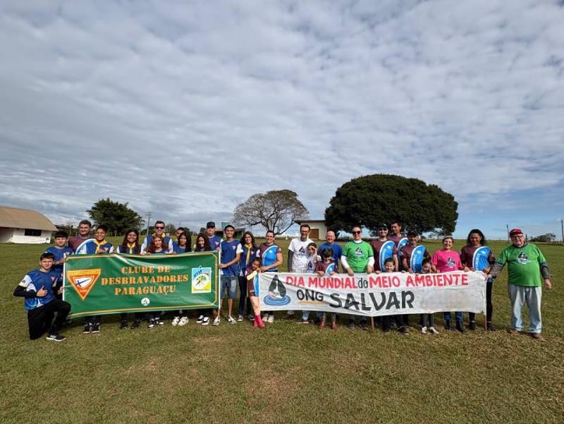Clube de Desbravadores e Aventureiros de Paraguaçu participa de plantio de árvores na Casa de Maria