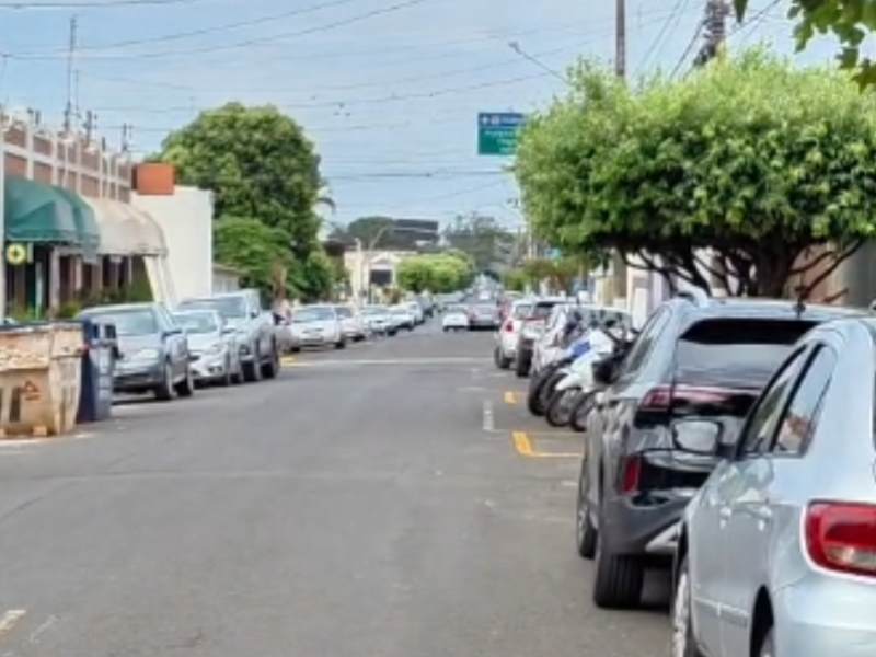 Trecho da Rua 7 de Setembro nas imediações da Clínica Dr. Bassam, passa a ser mão única de direção