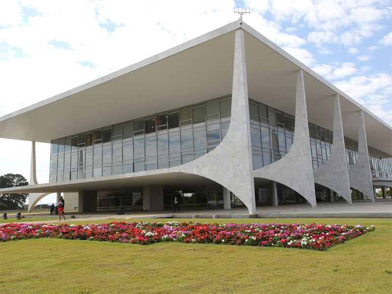 Presidência veta projeto que obriga cobertura de tratamento de câncer