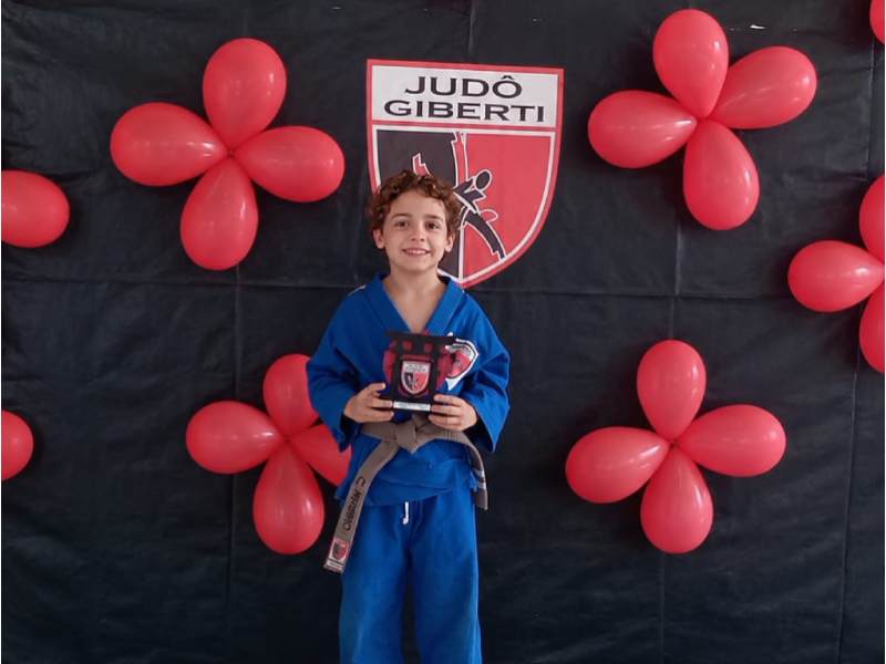 Atleta paraguaçuense de apenas 6 anos faz bonito e fatura primeiro lugar em torneio de judô em Assis