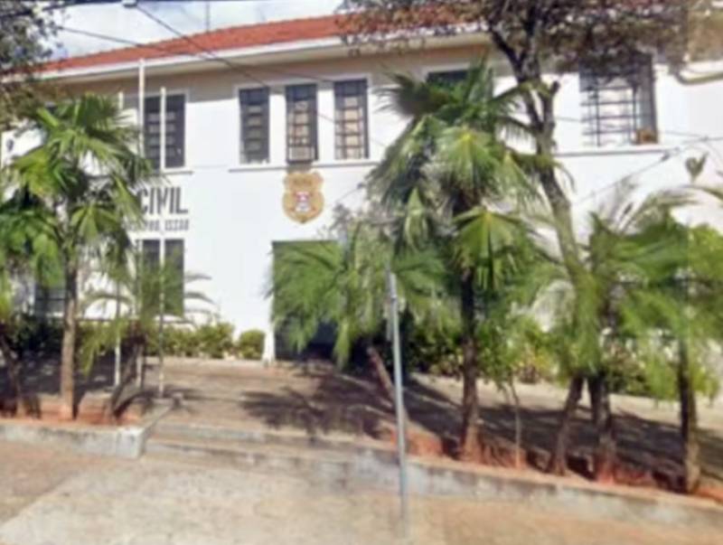 Empresário é condenado por injúria racial após imitar macaco para vizinha em Promissão.