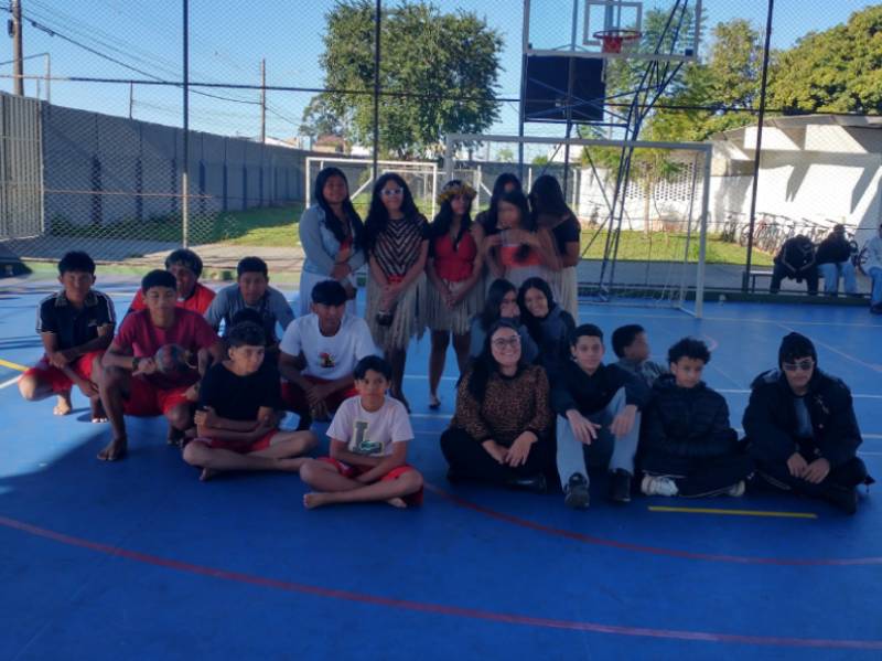 Escola Maria Ângela promove atividade com a presença de indígenas da tribo Vanuíre