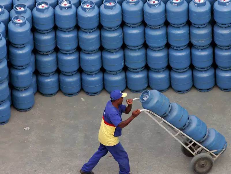 Governo libera R$ 330 milhões para segurar preço do gás de cozinha