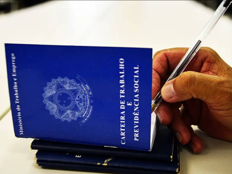 Taxa de desemprego em agosto fica em 5,6% e repete recorde de mínima