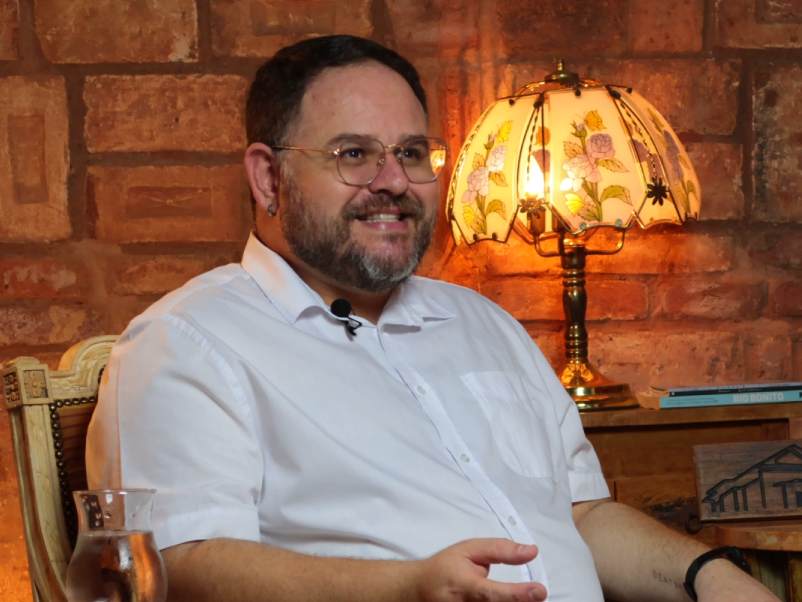 Casos & Causos: Conheça a trajetória do escritor Danilo Salomão