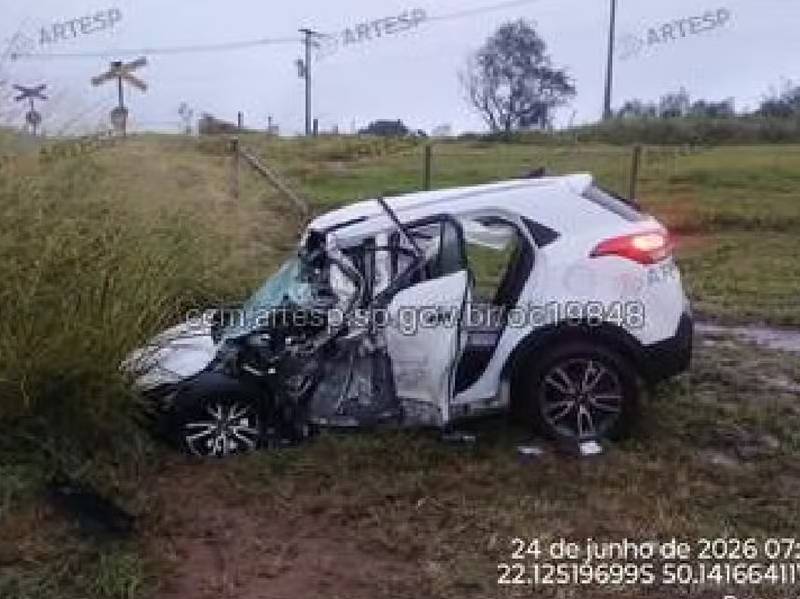 Quatro pessoas ficam feridas após carro bater de frente com ambulância da prefeitura de Tupã