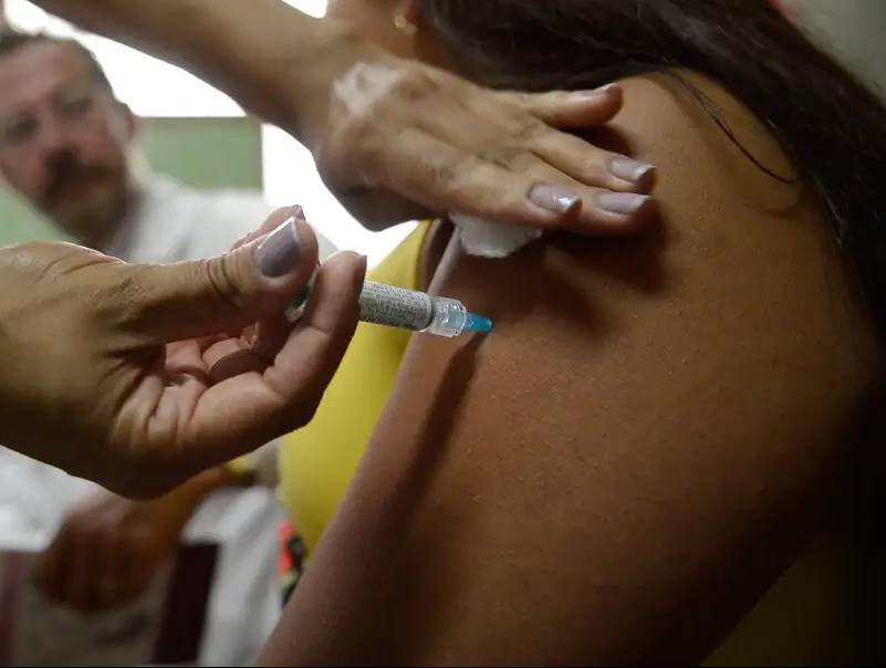 Empresas deverão informar trabalhadores sobre cânceres e vacina