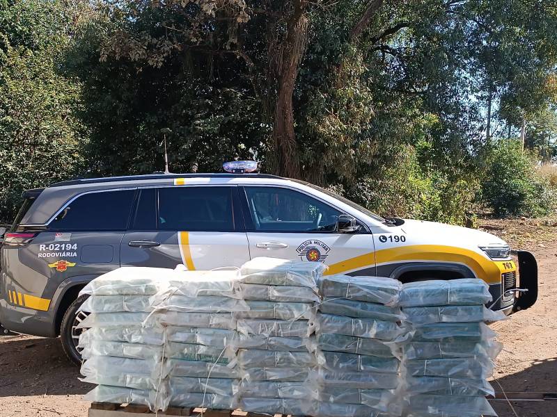 Casal é interceptado com mais de 42 kg de cocaína em fundo falso na região de Palmital