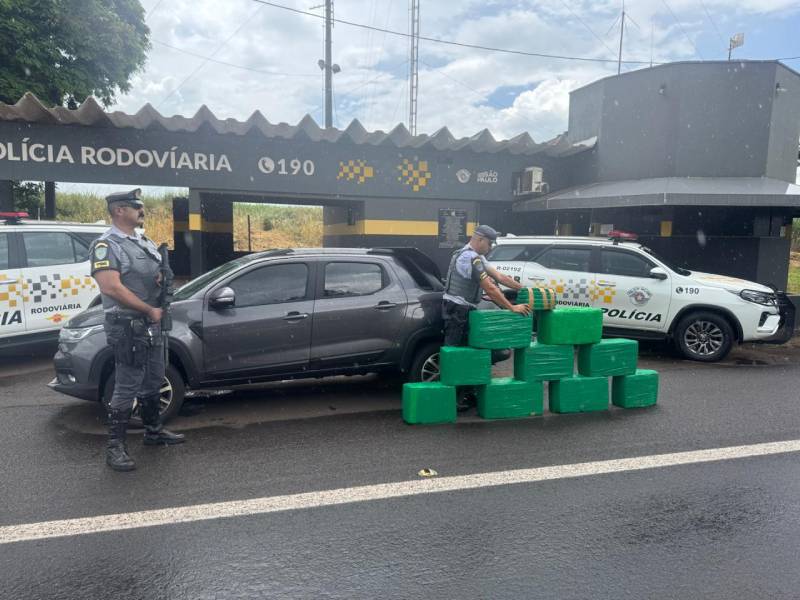 Após perseguição, Polícia Rodoviária apreende quase 300 kg de maconha na região