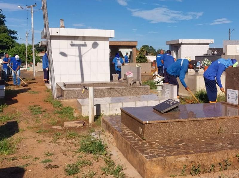 Prefeitura realiza força tarefa de limpeza e manejo ambiental no Cemitério da Paz