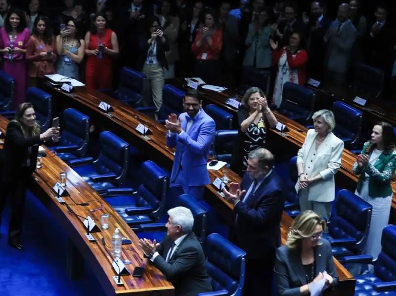 Senado aprova projeto contra adultização de crianças na internet