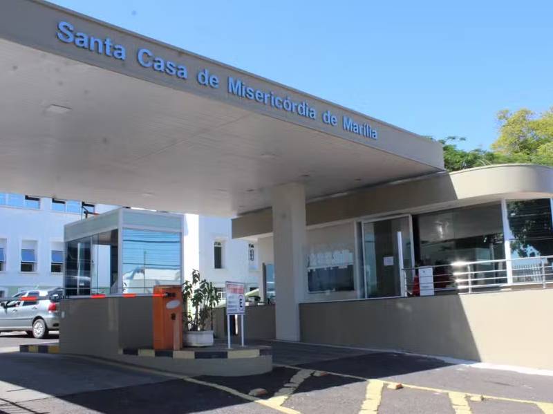 Adolescente em surto agride família e deixa pai idoso na UTI em Marília