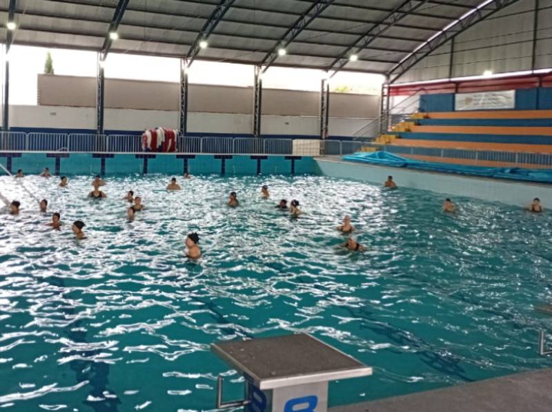 Piscina Municipal reabre com água aquecida a 30°C e nova estrutura para os frequentadores