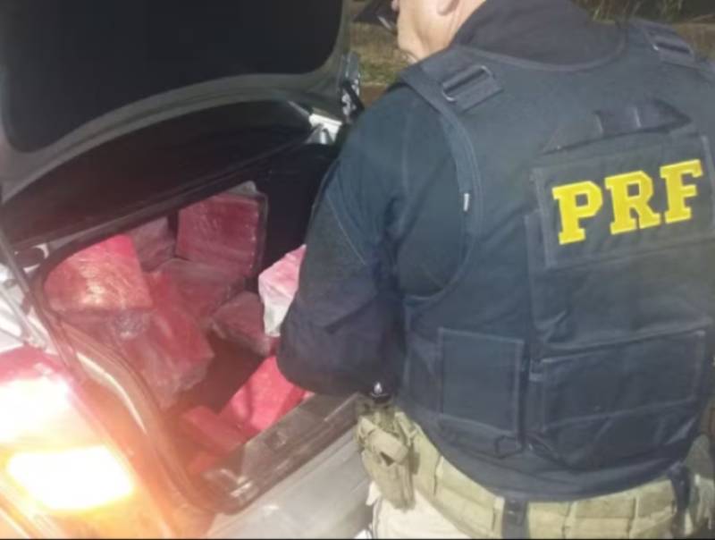 PRF apreende mais de 200 kg de maconha após perseguição em Ourinhos