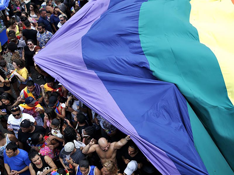 IBGE divulga 1º levantamento sobre homossexuais e bissexuais no Brasil