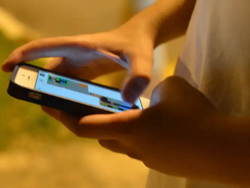 Rolagem infinita será proibida ao público infantil nas redes