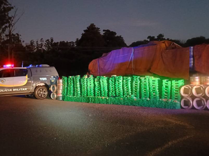 Homem é preso transportando quase uma tonelada de maconha em meio a carga de chopp em Palmital