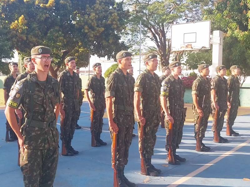 Tiro de Guerra realiza formatura militar e inaugura Galeria das Turmas de Instrução