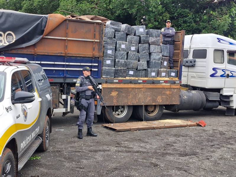 Homem é preso com quase duas toneladas de maconha em rodovia de Palmital