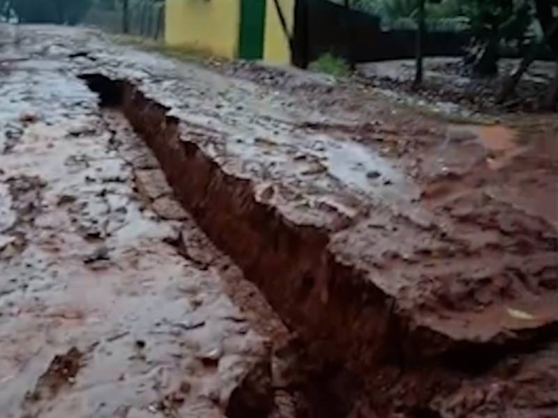 Moradores do Loteamento Rancho Alegre mais uma vez ficam ilhados após chuvas em Paraguaçu Paulista