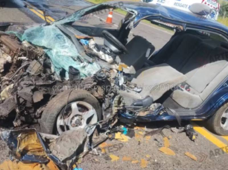 Acidente entre carro e carreta deixa duas pessoas feridas na SP-294 em Tupã