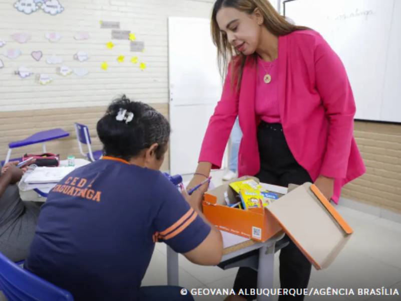 Brasil avança, mas ainda tem 4,2 milhões em atraso escolar