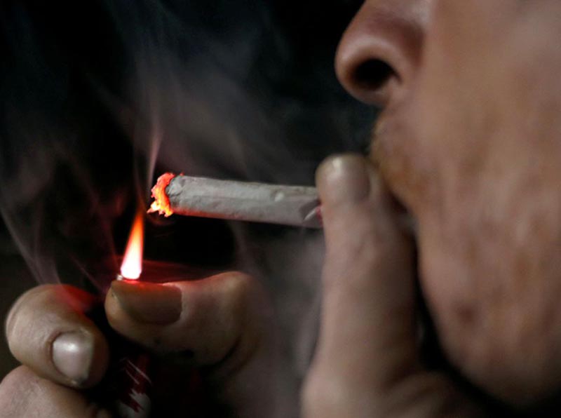 Quase 40% dos brasileiros fumantes consomem 11 ou mais cigarros ao dia