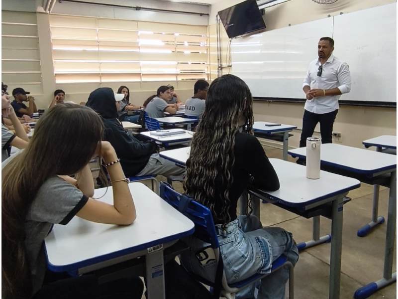Presidente da ACE conversa com estudantes sobre Empregabilidade e Empreendedorismo em Paraguaçu